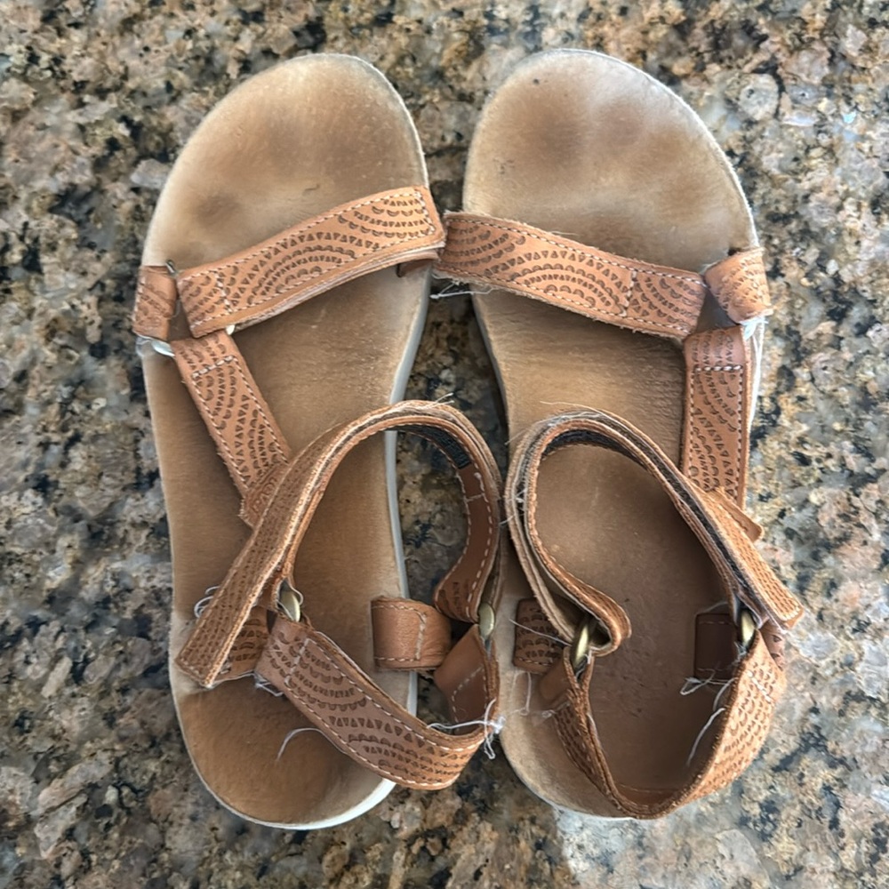 Teva Size 9